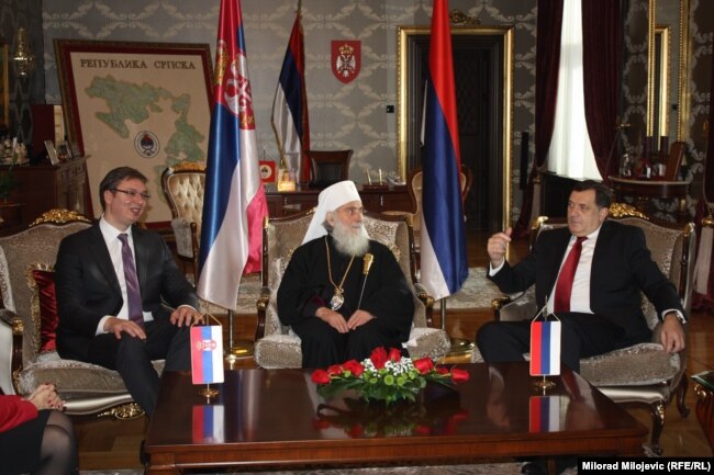Milorad Dodik (desno) sa predsjednikom Srbije Aleksandrom Vučićem i patrijarhom SPC Irinejem, Banjaluka 9. januara 2016.