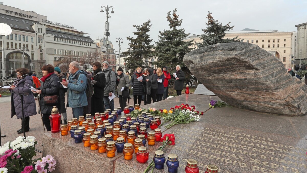 памятник жертвам репрессии в москве