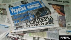 Generic – A photo of Ukrainian newspapers, Kyiv, 23Jun2009