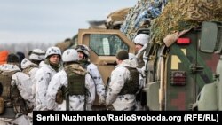 Украинские десантники готовятся к переброске к границе с Россией