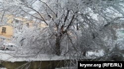 Через ускладнення погодних умов можливі порушення руху транспорту на окремих ділянках доріг і вулиць, а в Карпатах – і припинення такого руху