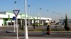 Aşgabadyň aeroportynda mobil telefonlar alynýar