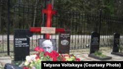 Прах Алексея Девотченко захоронили на кладбище в Комарово, под Петербургом