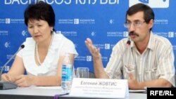 Yevgeny Zhovtis (right) and his lawyer, Sholpan Batkalova. speak about the case in Almaty on August 25.