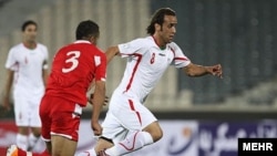 علی کریمی تا دقیقه ۴۵ برای تیم ملی فوتبال ایران بازی کرد.