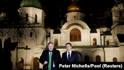 Boris Johnson scrie că este greu de imaginat că Sf. Sofia, catedrala din Kiev, ar putea ajunge în curând sub ocupația unei „alte armate ostile”.