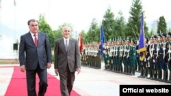 رئیس جمهور اشرف غنی در رأس یک هیئت بلند پایه به تاجکستان رسید.