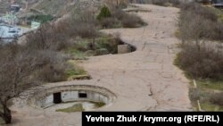 Орудия батареи не имели бронеколпаков