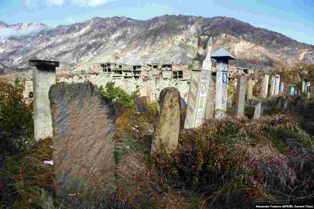 A view of the&nbsp;cemetery in the (nearly) abandoned Daghestani village of Khyurdabakh.
