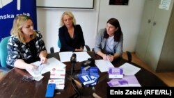 Aktivistice Ženske sobe, Maja Mamula u sredini