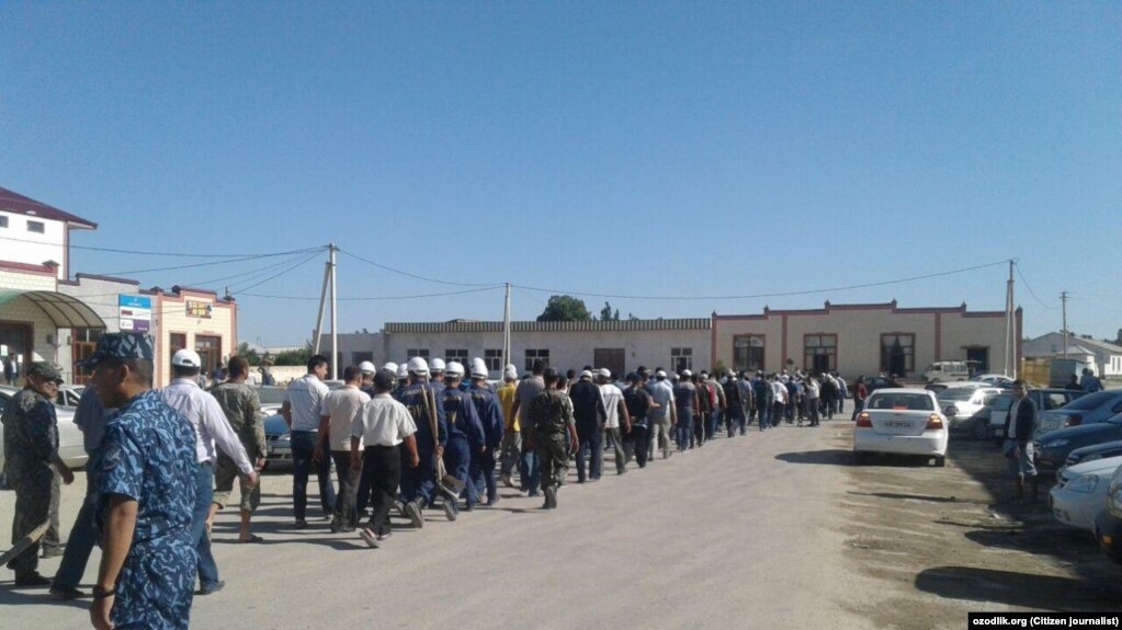 Сокинони Самарқандро ба обод кардани зодгоҳи раиси вилоят маҷбур доранд