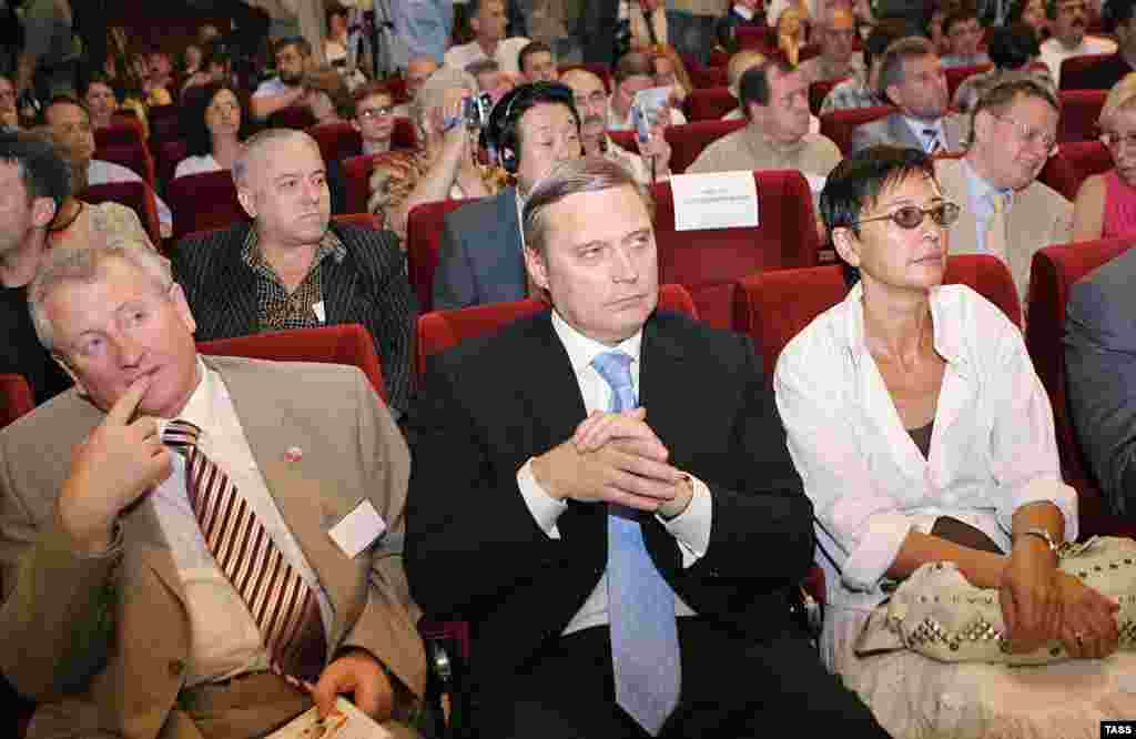 Mikhail Kasyanov (center) with other opposition figures at the Another Russia conference in Moscow in July (TASS) - During an exclusive interview with RFE/RL in July, former Russian Prime Minister Mikhail Kasyanov, who has said he will run for president in 2008, warned that the "anticonstitutional policies" of President Vladimir Putin will likely produce "a political crisis" during the 2007-08 election season.