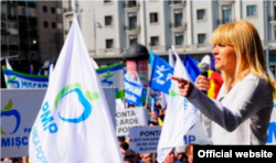 Elena Ucrea la o manifestație a PMP