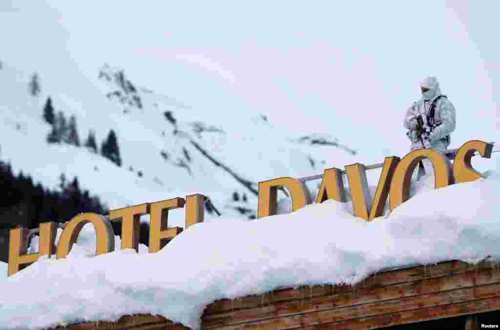 ШВАЈЦАРИЈА - Планираниот собир на Светскиот економски форум во швајцарското планинско одморалиште Давос е одложен поради зголемените случаи на омикрон, новата варијанта на Ковид-19.