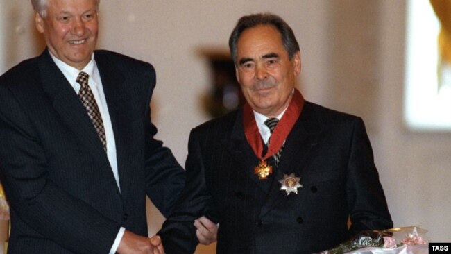 Rusiya və Tatarıstan prezidentləri Boris Yeltsin və Mintimer Şaymiyev 1997-ci ildə
