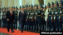 Қирғиз президенти Остонада катта илтифот билан қарши олинди.