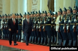 7 ноября 2014 года. Нурсултан Назарбаев и Алмазбек Атамбаев