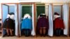 Femei în costume naționale la alegerile din Ungaria