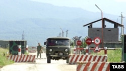 A military checkpoint near the town of Shali