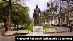 Памятник священнику Генрыку Янковскому в Гданьске