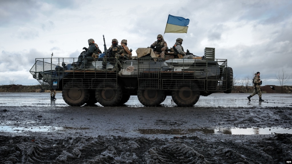 Украинские военные в Донбассе (архивное фото)