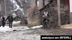 Դեպի Սյունիքի մարզի Տանձատափ գյուղը տանող ճանապարհները ձմռանը գրեթե անանցանելի են 