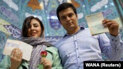 Cetățenii iranieni s-au strâns la secțiile de vot pe 18 iunie. Guvernul spune că numerele sunt mari, dar previziunile arată că iranienii au fost cuprinși de apatie față de sistemul politic.