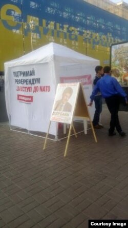 Ukraynada parlament seçkiləri olacağını seçki çadırlarından, reklam lövhələrindən görmək olar