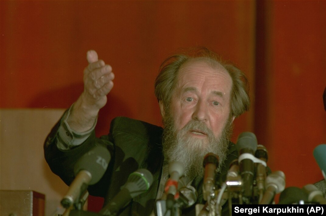 Aleksandr Solzhenitsyn Returns from Exile