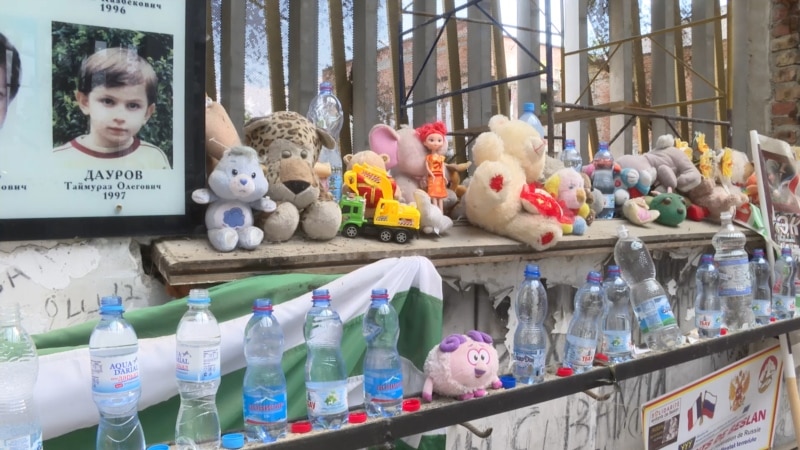 В России проходят мероприятия памяти жертв теракта в Беслане