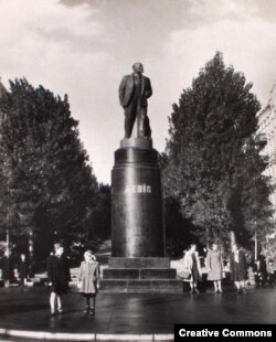 Памятник Ленину в Киеве, фотография 1950 года