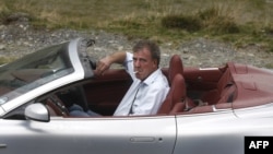 Ведущий популярной британской телепередачи Top Gear Джереми Кларксон на съемках в Румынии. Сибиу, 24 сентября 2009 года.