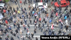 Sa jednog od protesta u Beogradu, koji su se pod nazivom "1 od 5 miliona", održavali tokom čitave 2019. godine. Zabeleženo 13. aprila. 