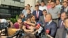 Ramuš Haradinaj, lider Alijanse za budućnost, u razgovoru sa novinarima nakon podnošenja ostavke na poziciju premijera Kosova 19. jula 2019. U izveštaju "Reportera bez granica" se podseća da je Haradinaj novinare nazvao "plaćenicima".