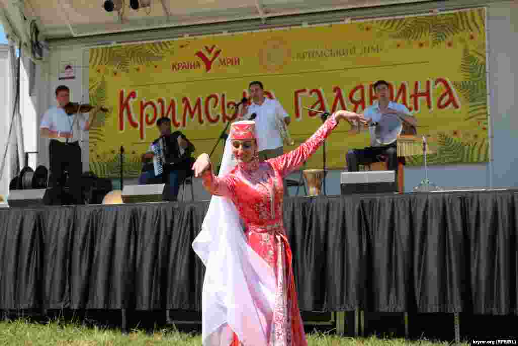 Крымская поляна на фестивале «Країна мрій» в Киеве собрала порядка трех тысяч посетителей, 20 июня 2015 года