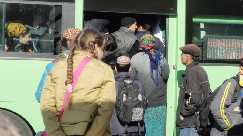 Türkmenabatda jemgyýetçilik awtobus gatnawy seýrekleşdi - ýaşaýjylar