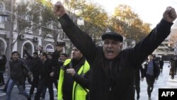 Azerbaijan -- Opposition activists shout as they try to hold an unauthorized rally to demand the resignation of President Ilham Aliyev at the Fountains Square in in central Baku, 10Dec2012