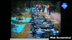 Snimak ekshumacije 1996. godine kojoj je svjedok nazočio prikazan je na suđenju Ratku Mladiću, 30. kolovoz 2012.