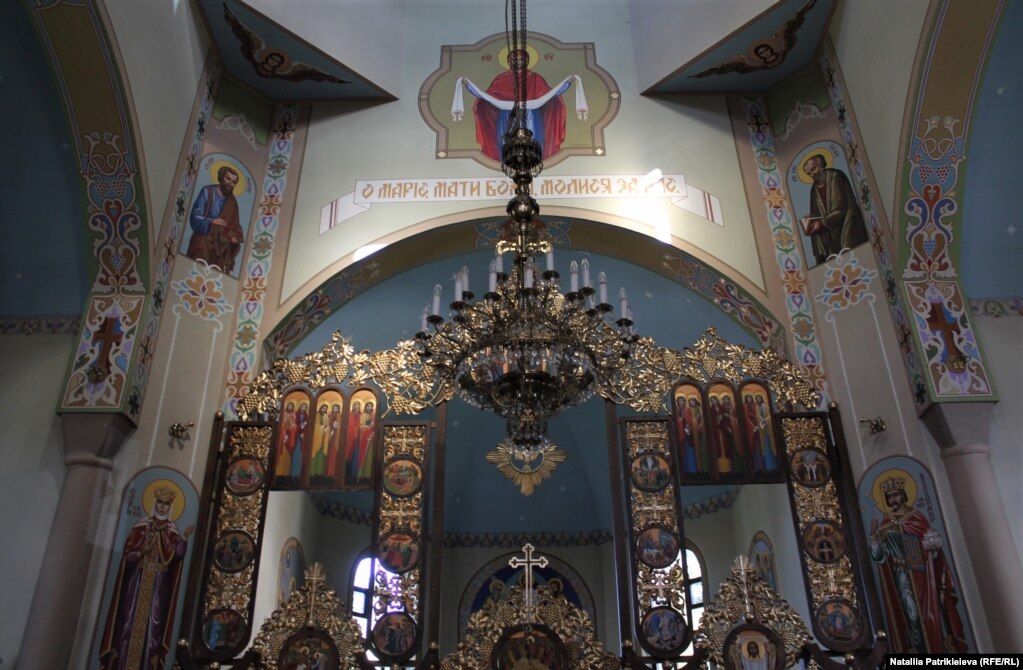 До української церкви щонеділі приходять кілька десятків українців