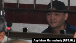Руслан Кулекбаев, обвиняемый в вооруженных нападениях в центре Алматы 18 июля. 2 ноября 2016 года.