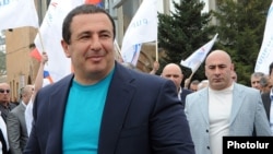 Armenia - Businessman Gagik Tsarukian and his chief bodyguard Eduard Babayan (R) at an election campaign rally in Hrazdan, 11 April 2012.