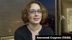 Tatyana Felgengauer, Ekho Moskvy's deputy editor in chief, is recovering after being stabbed in the neck. She has not addressed the politically charged controversy swirling around the attack. (file photo)