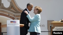 АҚШ президенти Барак Обама ва Германия канцлери Ангела Меркель G7 саммитидан олдидан, 2015 йил 7 июни. 