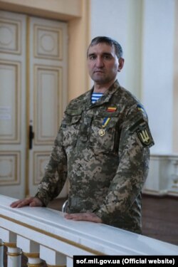 Герой України генерал-майор Ігор Гордійчук, легендарний «Сумрак». Нині – начальник Київського ліцею імені Богуна. До російсько-української війни командував 8-м окремим полком спецпризначення. Зазнав тяжкого поранення в боях за Савур-Могилу в серпні 2014 року