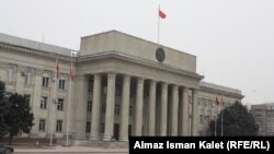 Дом правительства, Бишкек, 16 марта 2012 года.