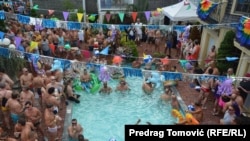 Zabava u Provincetownu, prijestonici gay friendly turizma, fotoarhiv