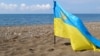 Флаг Украины на побережье Крыма. Иллюстративное фото