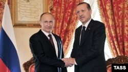 Президент России Владимир Путин и премьер-министр Турции Реджеп Тайип Эрдоган на переговорах в Стамбуле, 3 декабря 2012 года. 