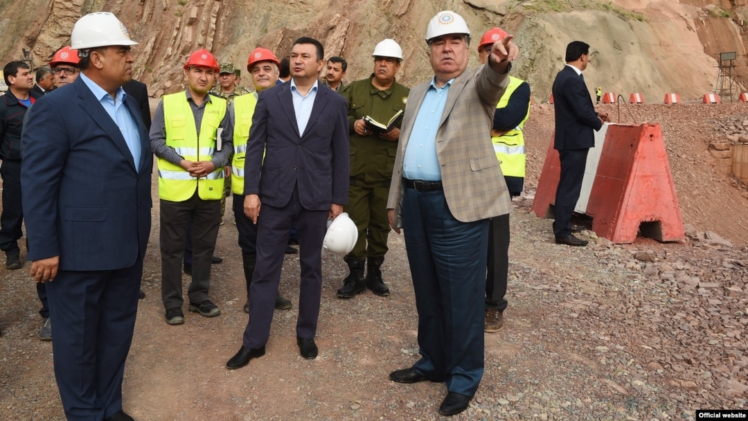 At the November 2018 opening of the first turbine at the massive Roghun hydropower plant, Tajik President Emomali Rahmon (right) said that "very soon we all will forget about energy rationing." (file photo)