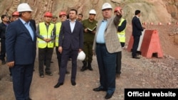 At the November 2018 opening of the first turbine at the massive Roghun hydropower plant, Tajik President Emomali Rahmon (right) said that "very soon we all will forget about energy rationing." (file photo)